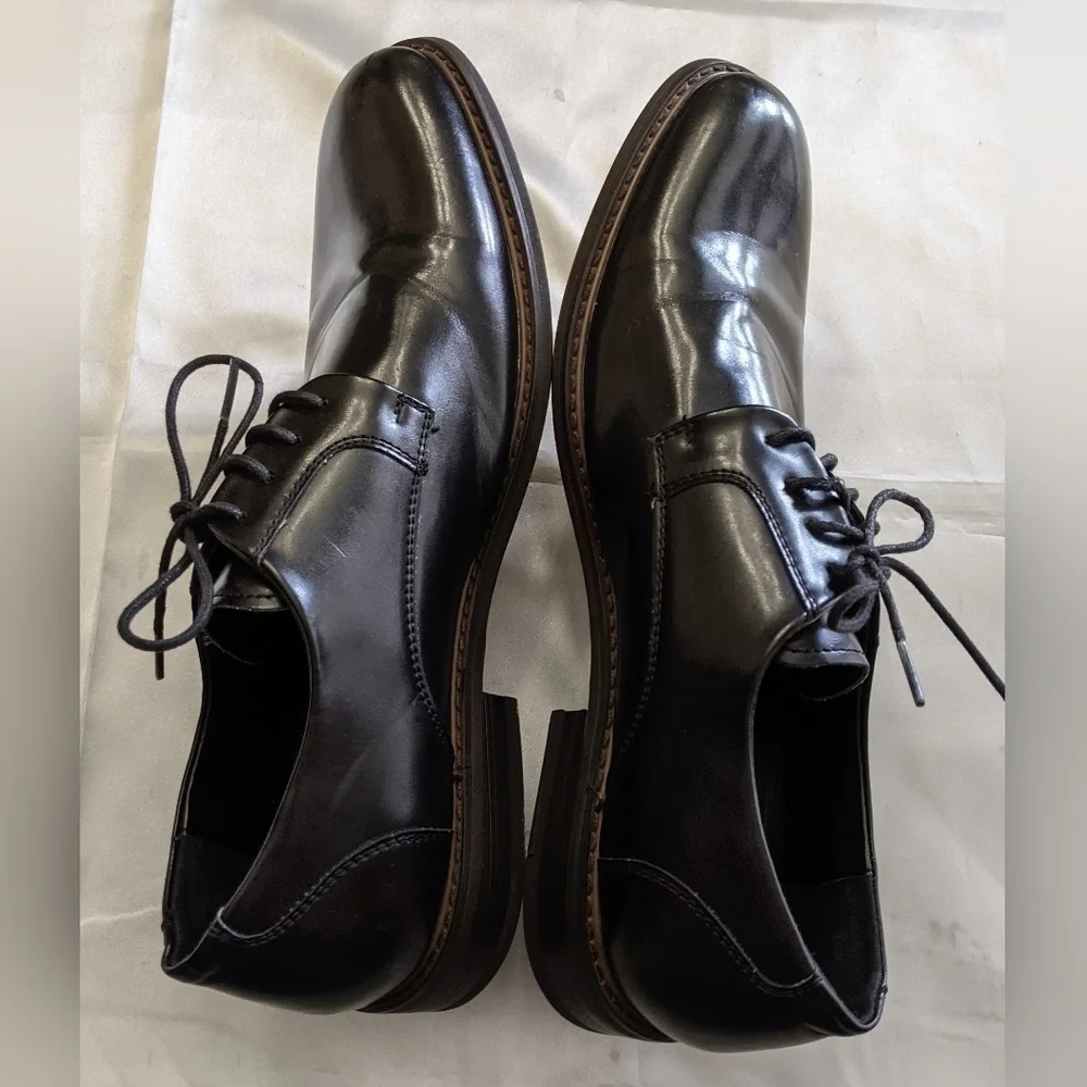 Unlisted by Kenneth Cole this pair